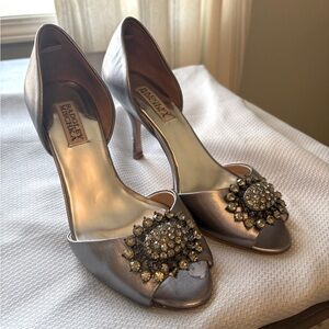 Badgley Mischka Silver Pewter Jeweled Peep Toe Heels. Size 8.